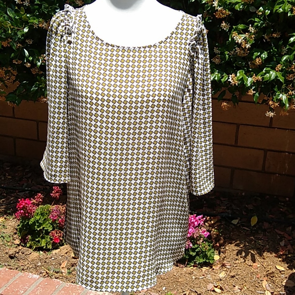 Ann Taylor Blouse W/Raglan Sleeve Ruffle M
